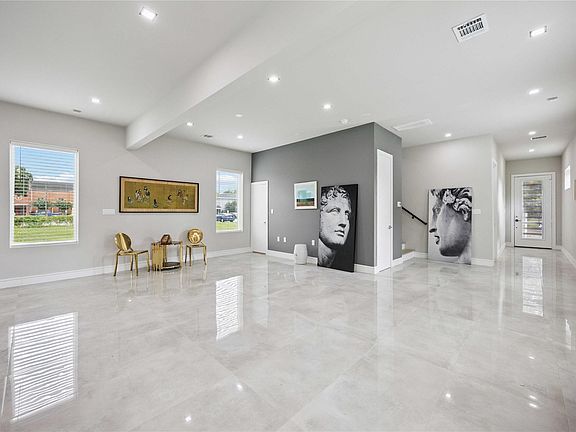 5th image of 2505 Anita St