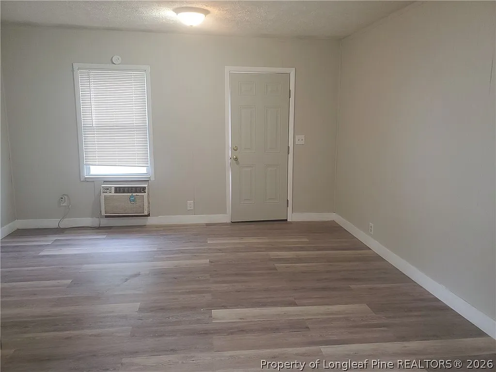 1 bed, 1.0 bath, 800 sqft, $650 — Photo 2