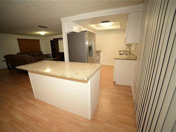 5th image of 3903 Briarlake Dr
