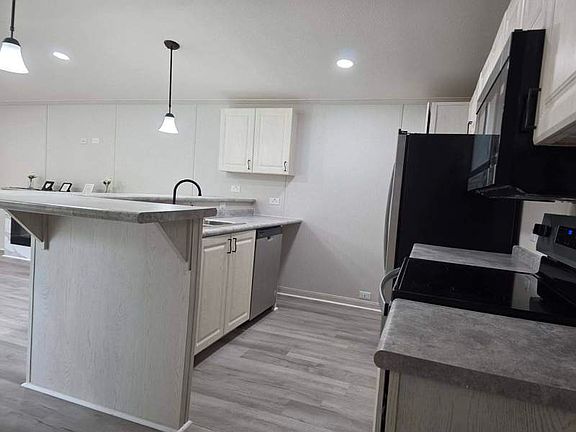 3rd image of 200 Whittington Dr #31
