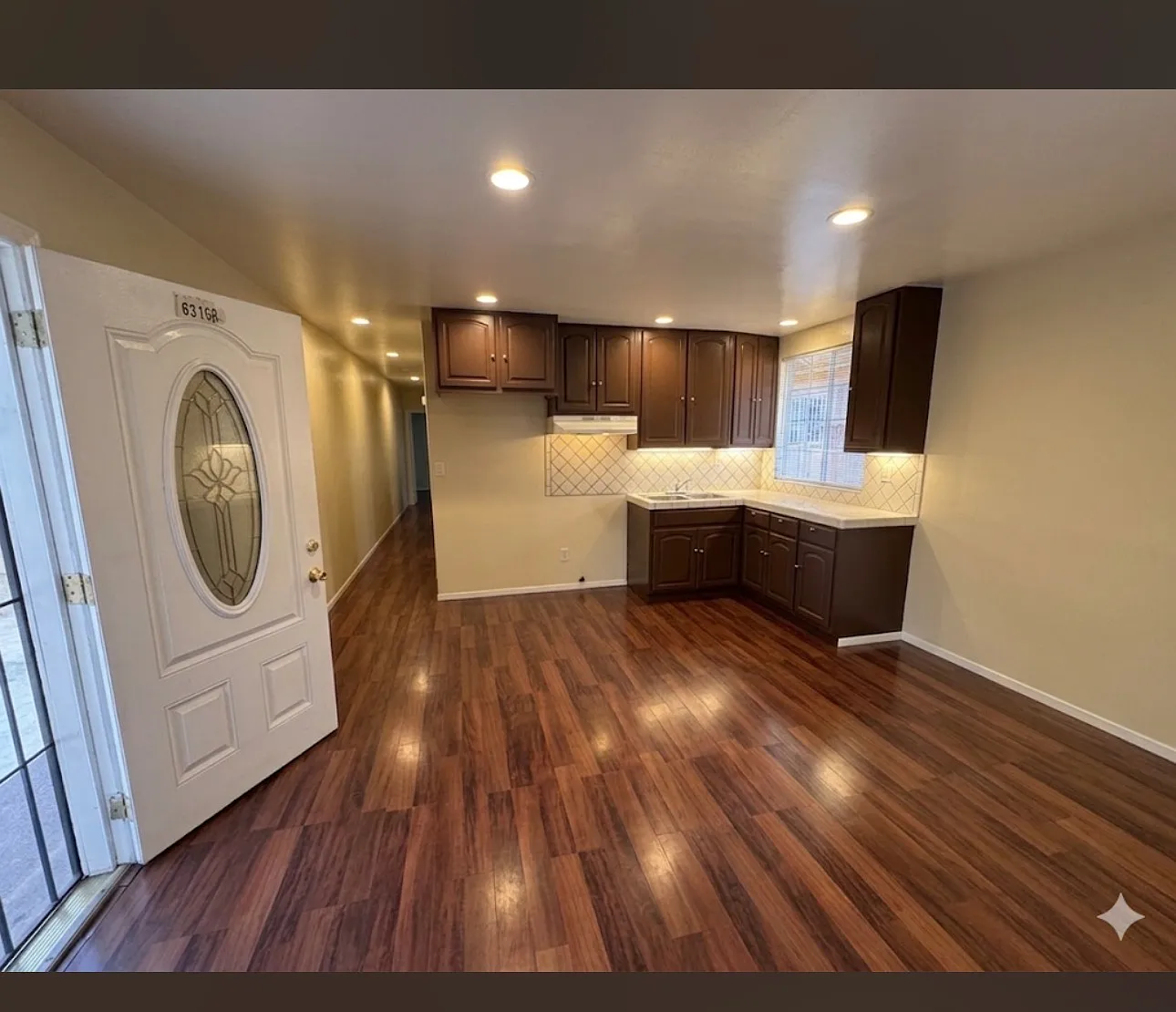 6318 S 10th Ave — Photo 1
