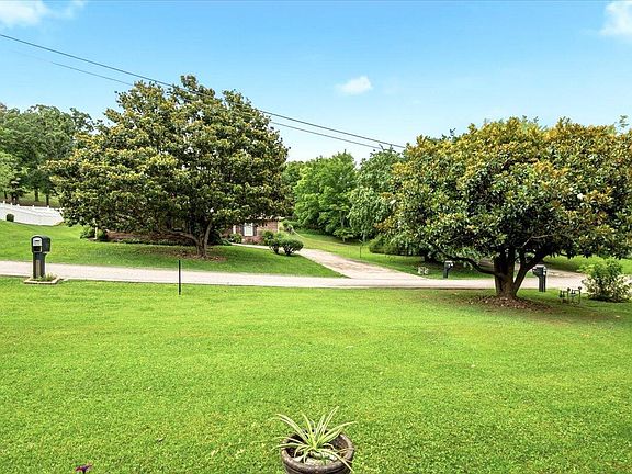 5th image of 2 Shady Brook Ln