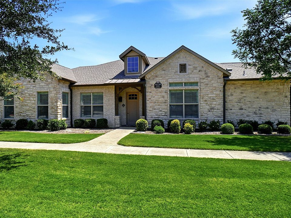 1st image of 365 Watermere Dr