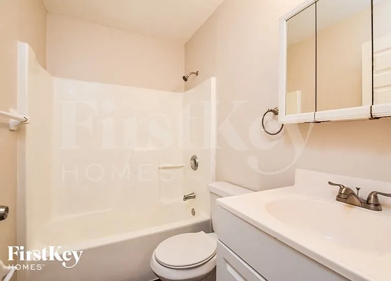 1612 NE 5th Ave — Photo 13