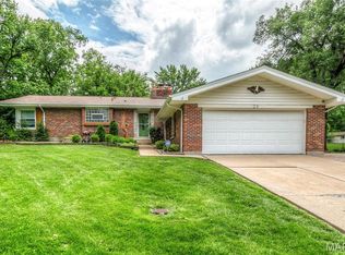 26 Rolling Hills Dr, Florissant, MO 63033