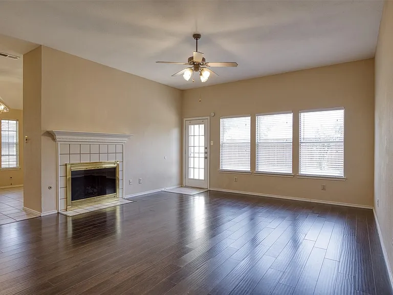1411 Rivercrest Blvd — Photo 2