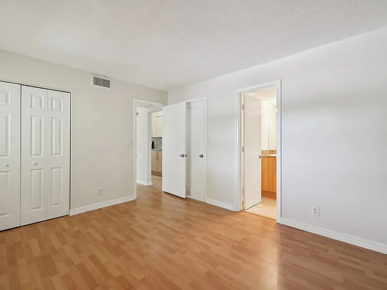 1125 NE 16th Pl #205 — Photo 20