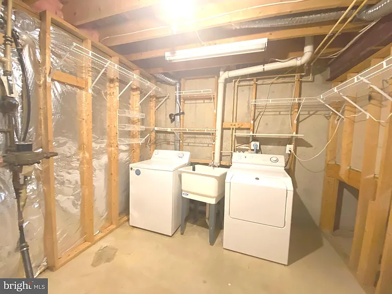 13765 Palmetto Cir — Photo 34