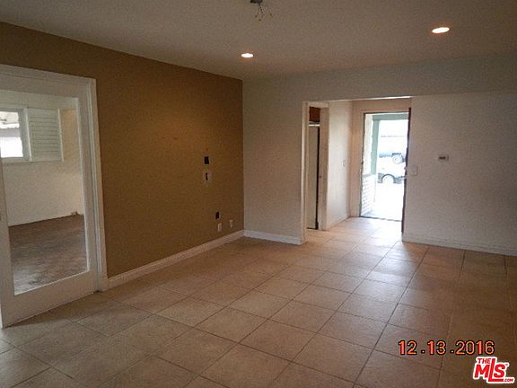 4th image of 1322 Grossmont Dr