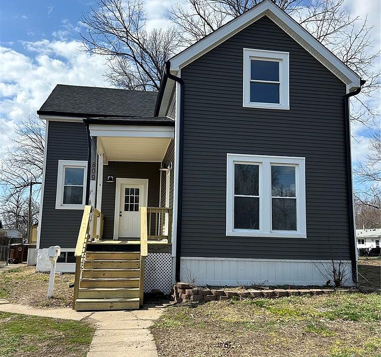 1st image of 809 N Florissant Rd