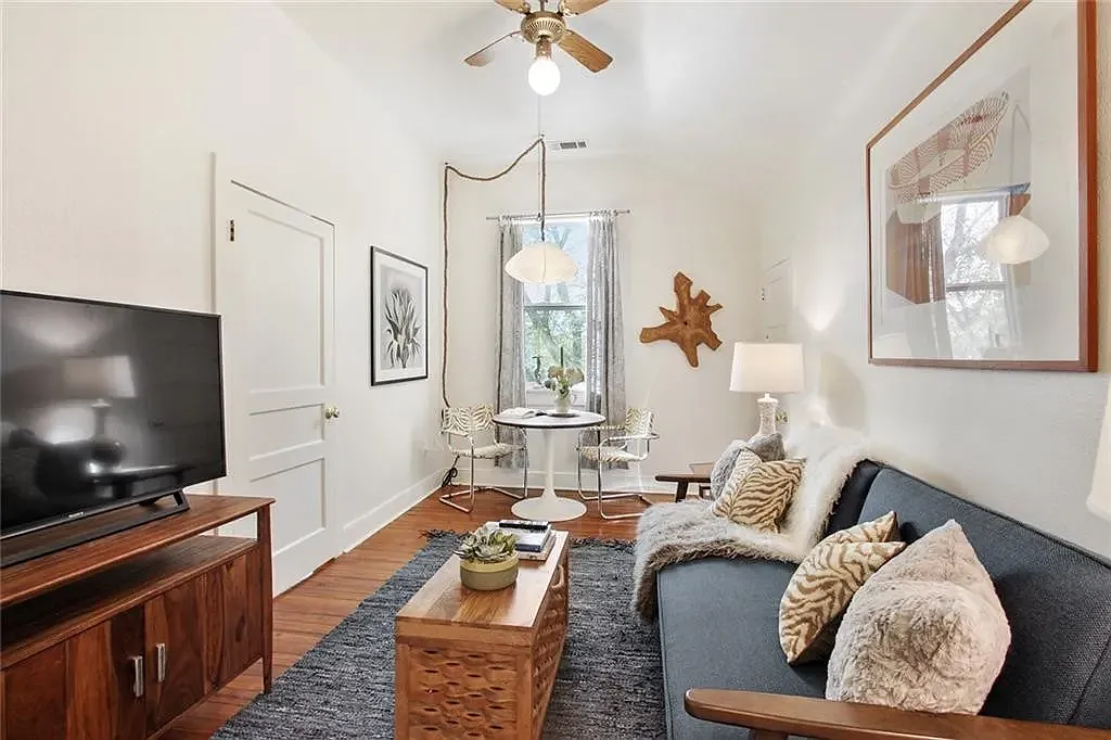 2 bed, 900 sqft, $2,250 — Photo 2