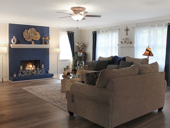 3rd image of 55 Maplehurst Ln