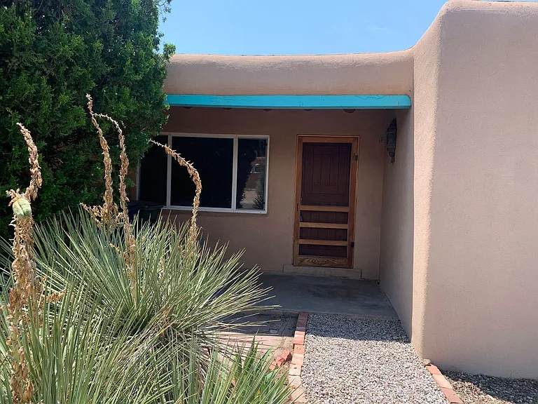 412 Cortez Pl — Photo 2