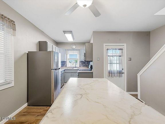 5th image of 8 New Pine St