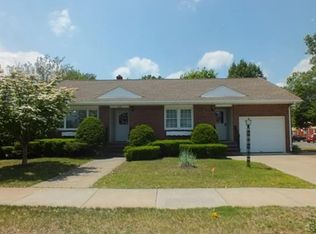 162 Arcade St, Chicopee, MA 01020