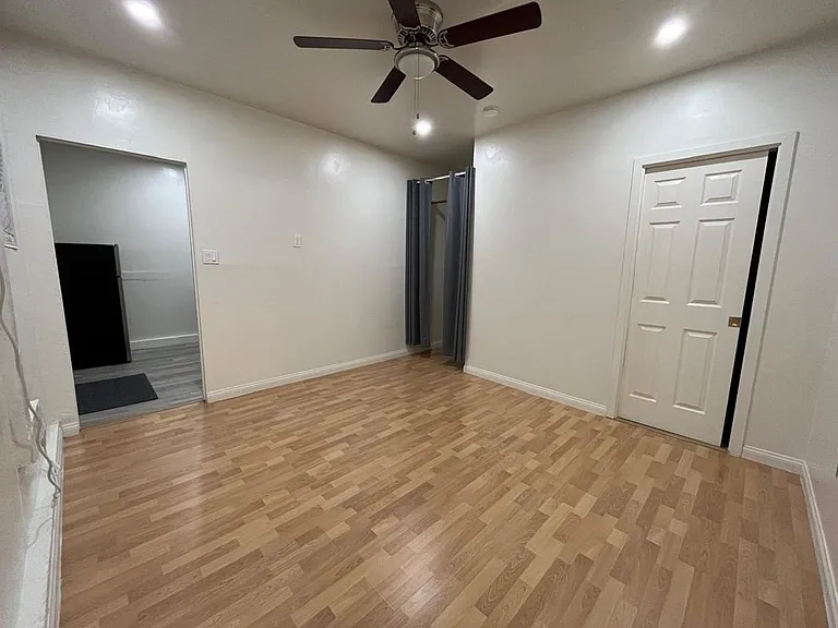 2645 Chadwell Ave #STUDIO — Photo 8