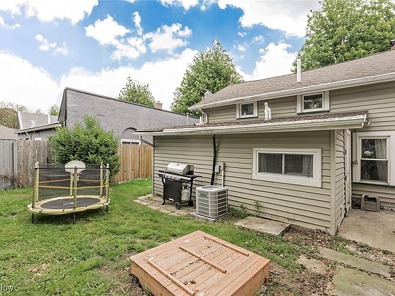 3rd image of 2342 Lakehurst Dr