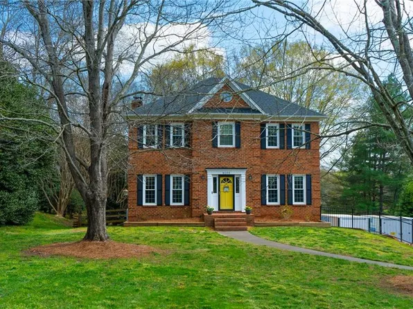 8105 Slane Ct, Clemmons, NC 27012