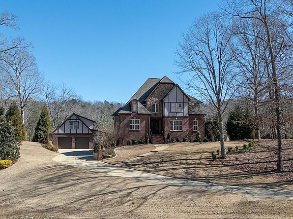 4th image of 8233 Carrington Dr