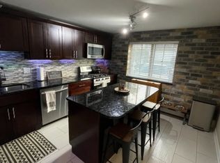 100 N Mason St APT 105, Bensenville, IL 60106