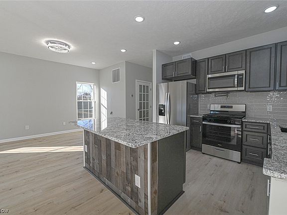 4th image of 110 Clay Ct