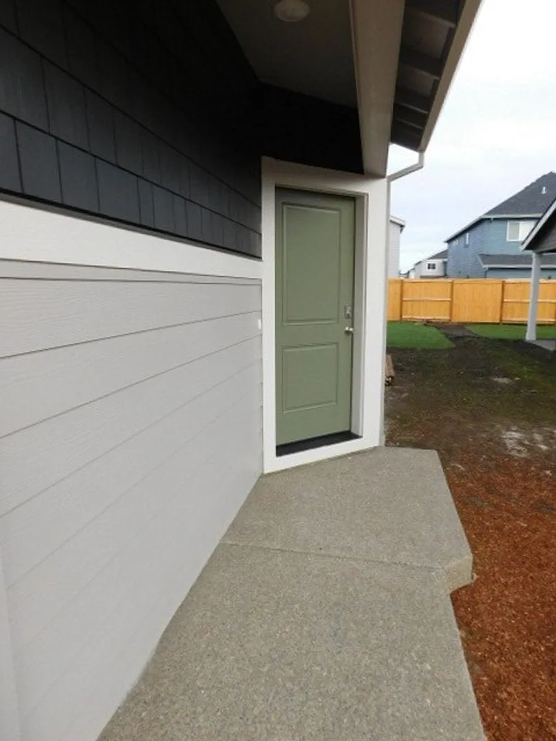 4Bd/2.5Ba Two Story Home - Available to View! — Photo 2
