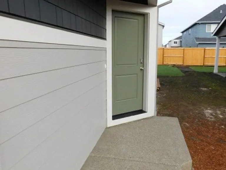 4737 Navigation Ave NE — Photo 2