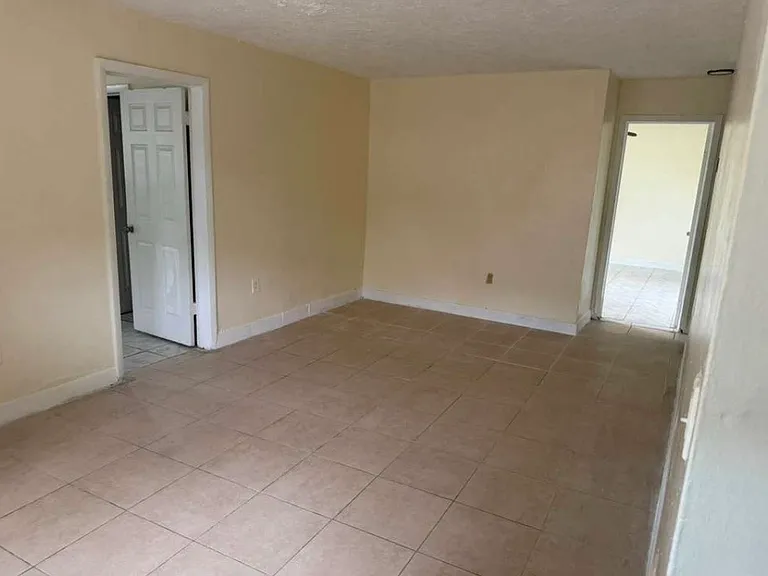15812 NW 39th Ct — Photo 1