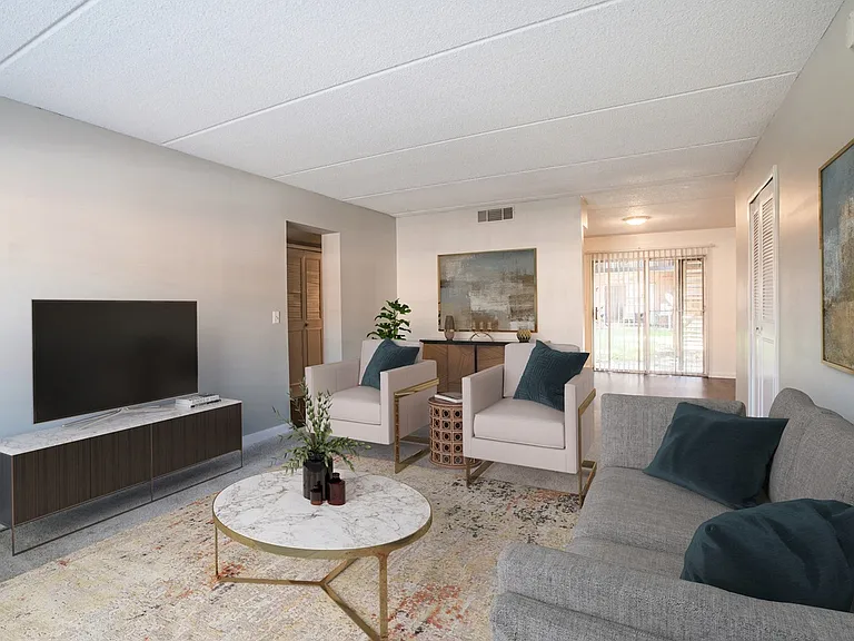 Townsend Apartments — Photo 11