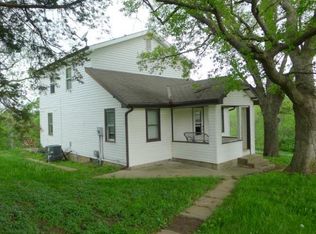 8104 NW Mace Rd, Parkville, MO 64152