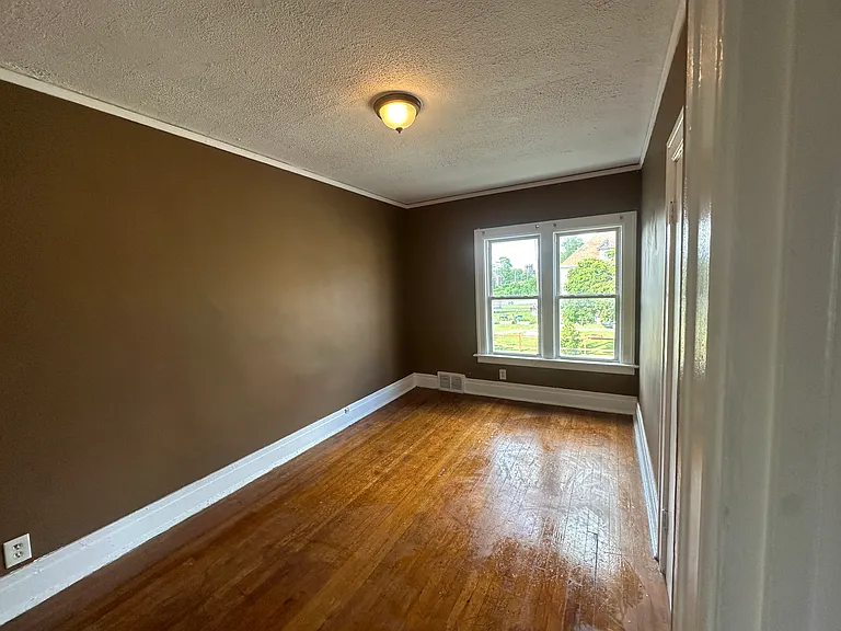 800 W Euclid Ave — Photo 13