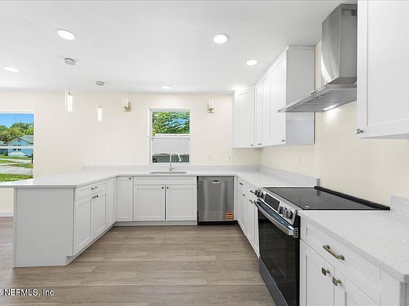 5th image of 821 S 14TH Street