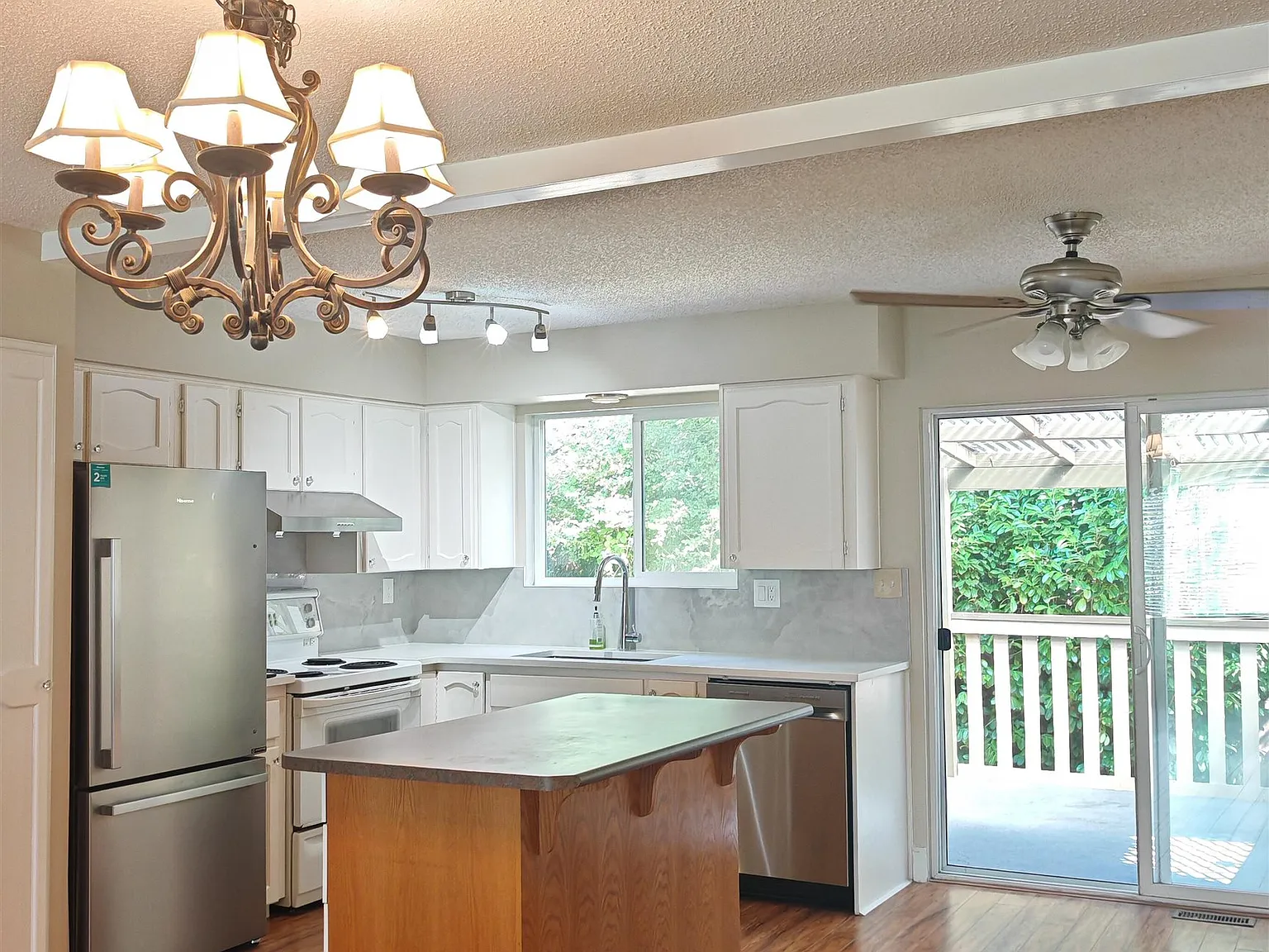 5 bed, 2000 sqft, $3,600 — Photo 2