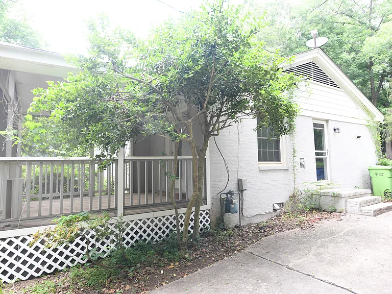 3215 Plantation Rd — Photo 3