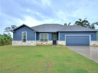 164 Comanche Dr, Paige, TX 78659