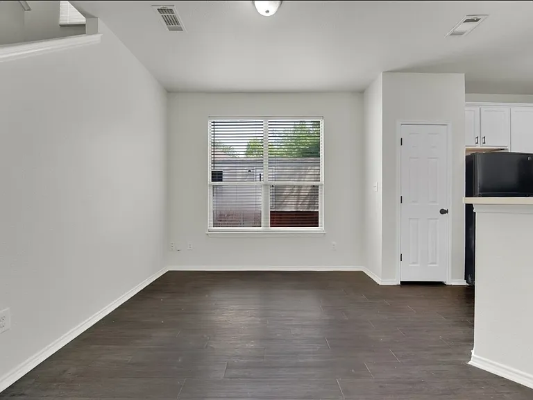 338 Castleridge Dr #B — Photo 5