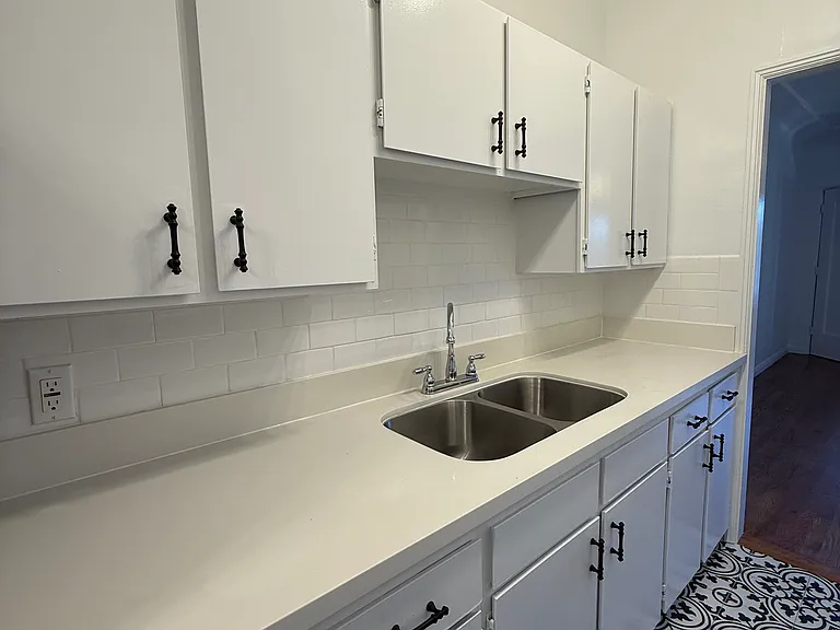 2355 Cove Ave #303 — Photo 9