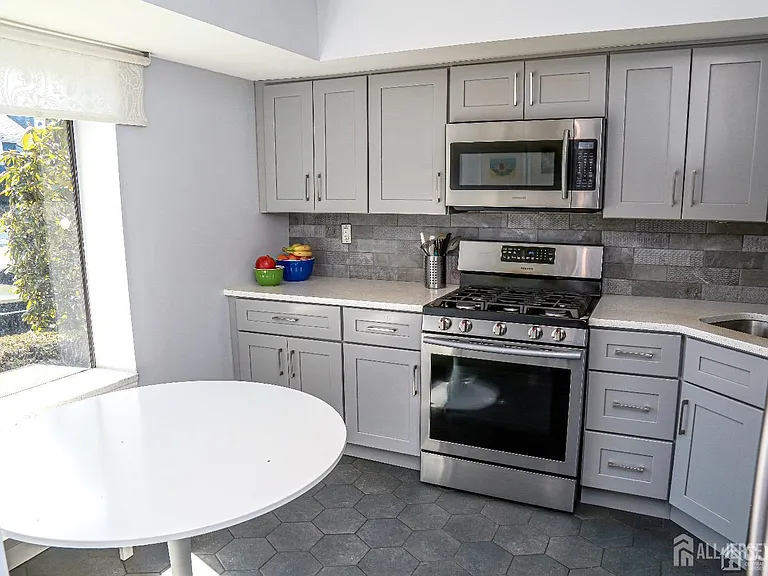 5805 Hana Rd — Photo 21