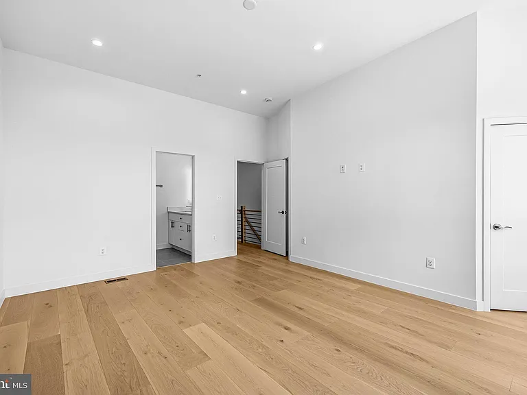 2534 Elvans Rd SE — Photo 43
