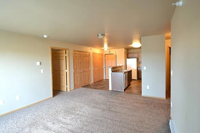 Sidney Apartments — Photo 45