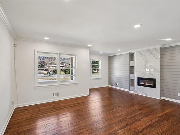 2nd image of 2198 Lower Roswell Rd