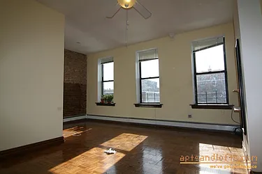 Rented by aptsandlofts.com