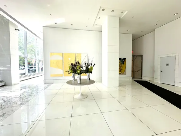 635 West 42nd Street image 21 of 26