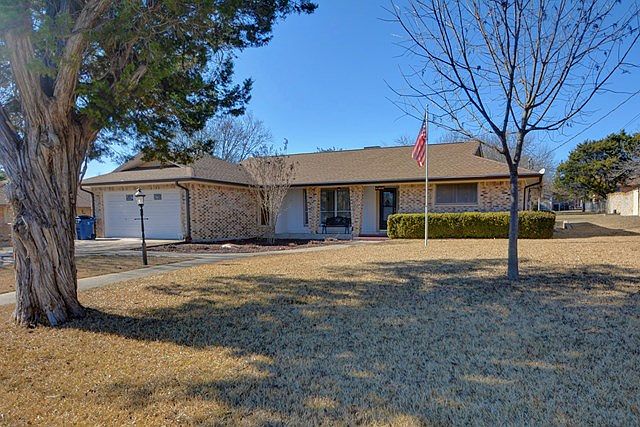 1st image of 108 Spanish Oak Ln