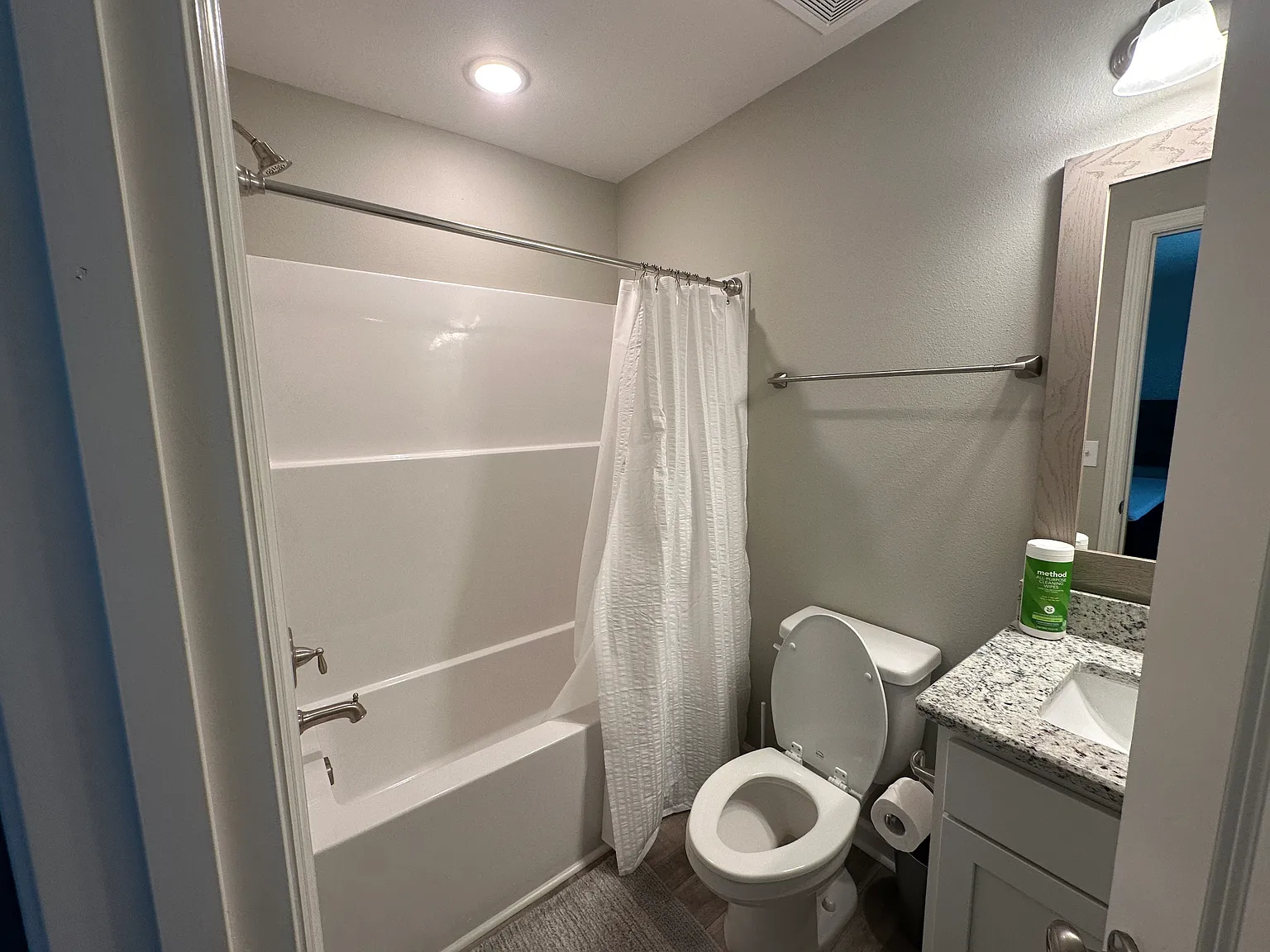 1942 Evanston Ave — Photo 2