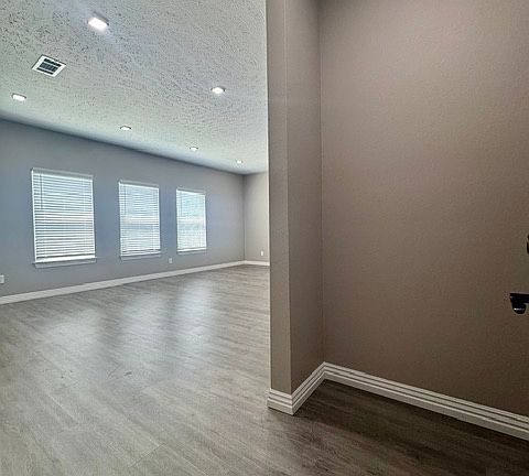 4th image of 305 N 13th St #101