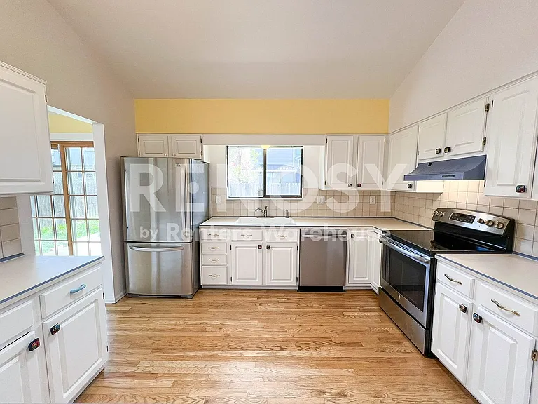5452 Blackhawk Rd — Photo 10