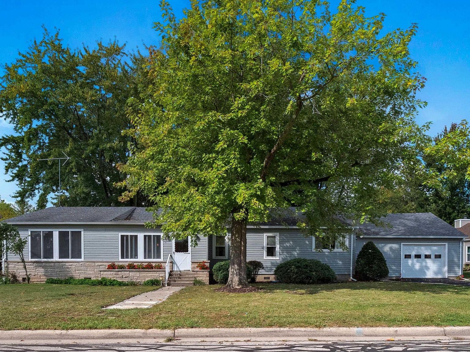 910 S Ijams St, Garrett, IN 46738 | MLS #202540720 | Zillow