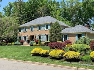 35 Manor Rd, Wyckoff, NJ 07481