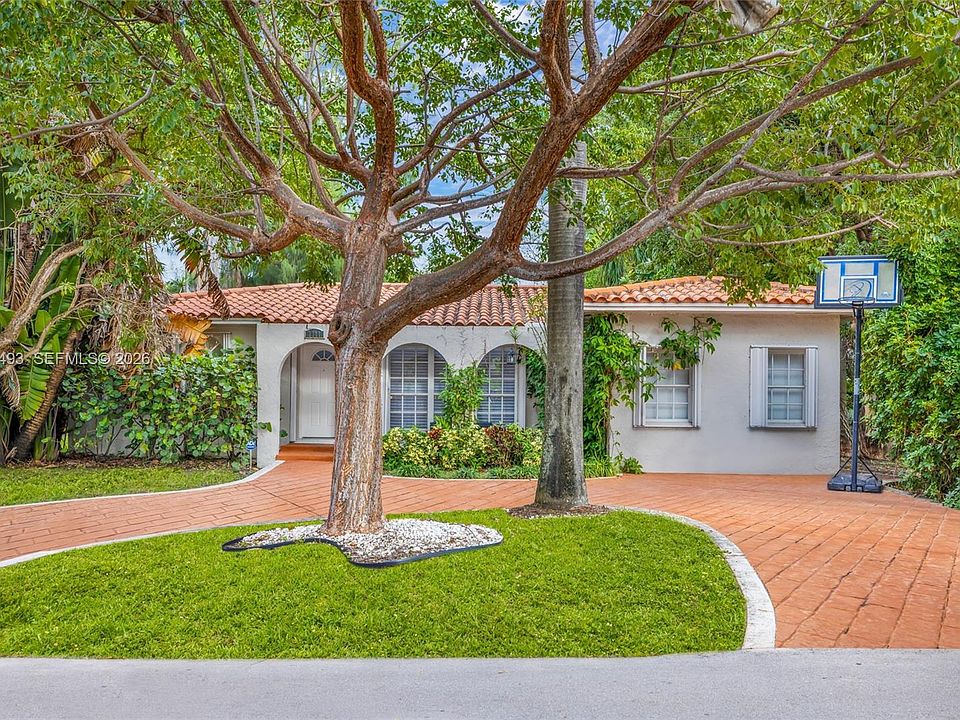 1st image of 7711 Coquina Dr